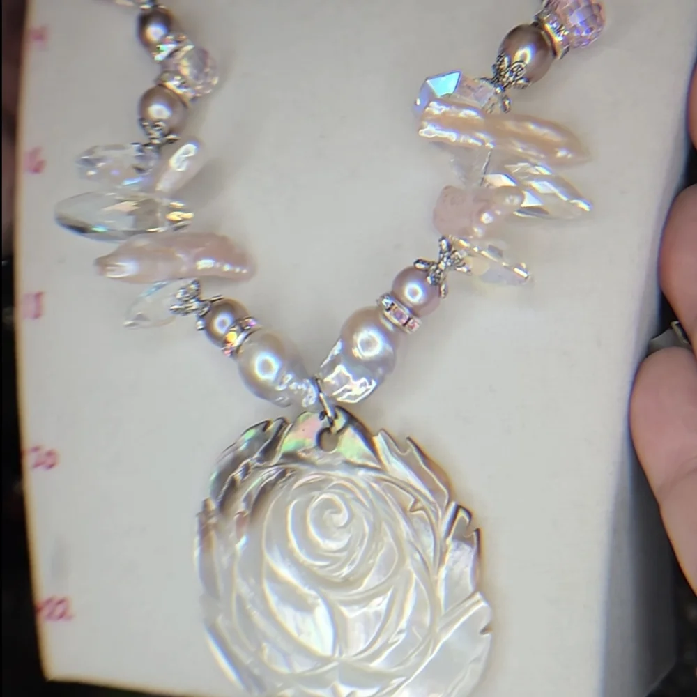 Stunning ARTISAN Freshwater Pearl/Crystal & Carved Mother Of Pearl Rose Necklace - Picture 7 of 14
